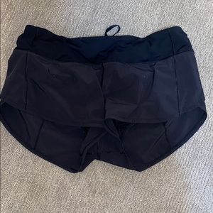 size 8 lululemon speed up shorts 2.5 inch